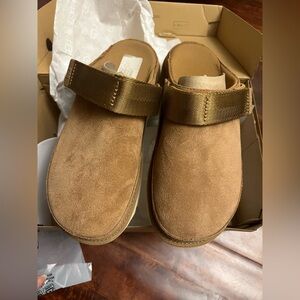 NIB UGG Goldenstar Clog - Women's Shoes - Chestnut Size 6.5 New